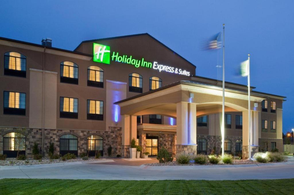 Holiday Inn Express Hotel & Suites Grand Island By Ihg Exterior foto