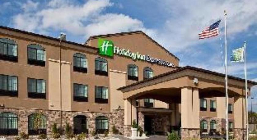 Holiday Inn Express Hotel & Suites Grand Island By Ihg Exterior foto
